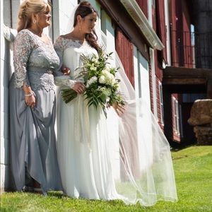 Floor length, comb Ivory veil.